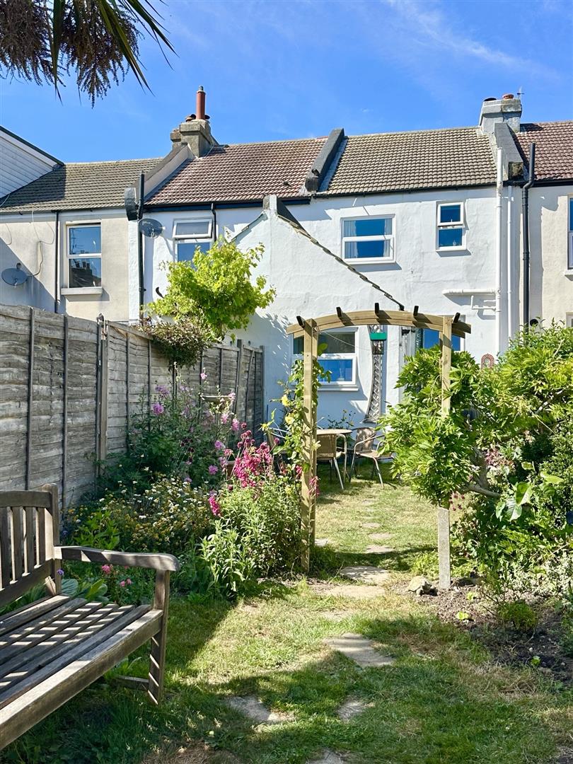 2 bed property in Little Common Road, Bexhill-On-Sea